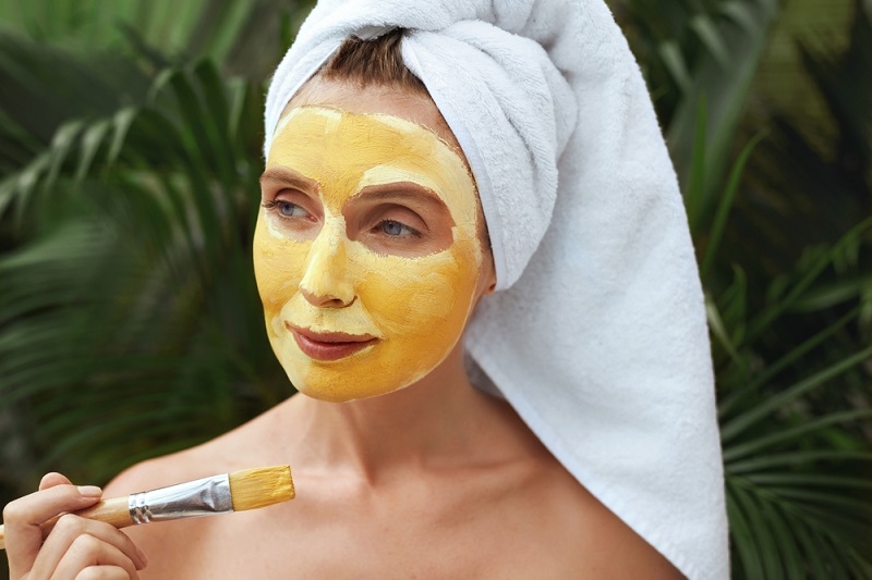 woman applied Homemade face Mask