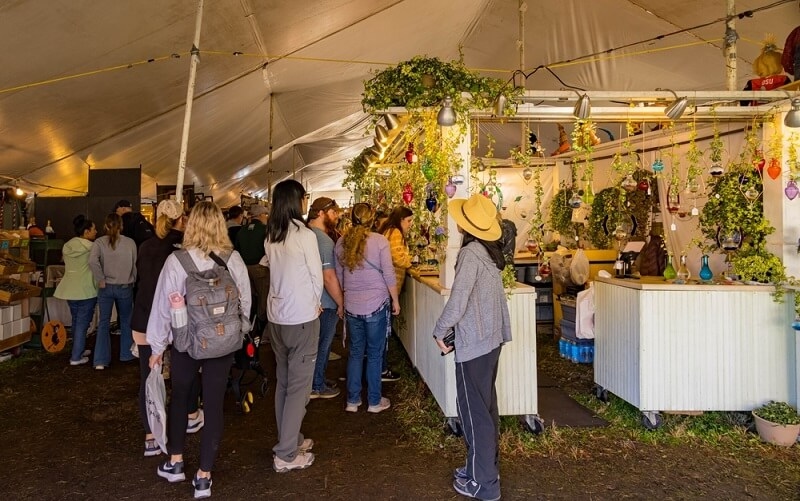 people looking for things in arkansas state fair 