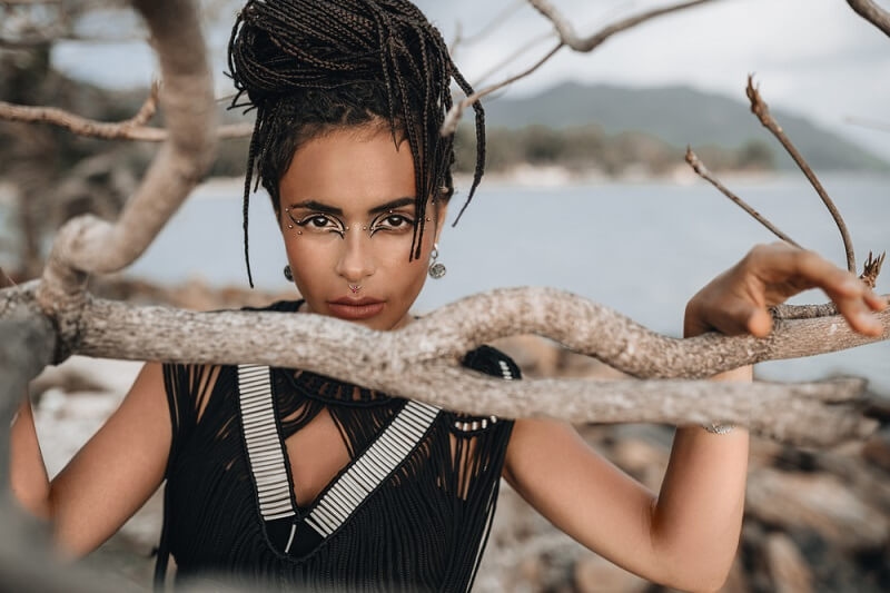 beautiful egyptian girl folloeing dreadlock on hairs