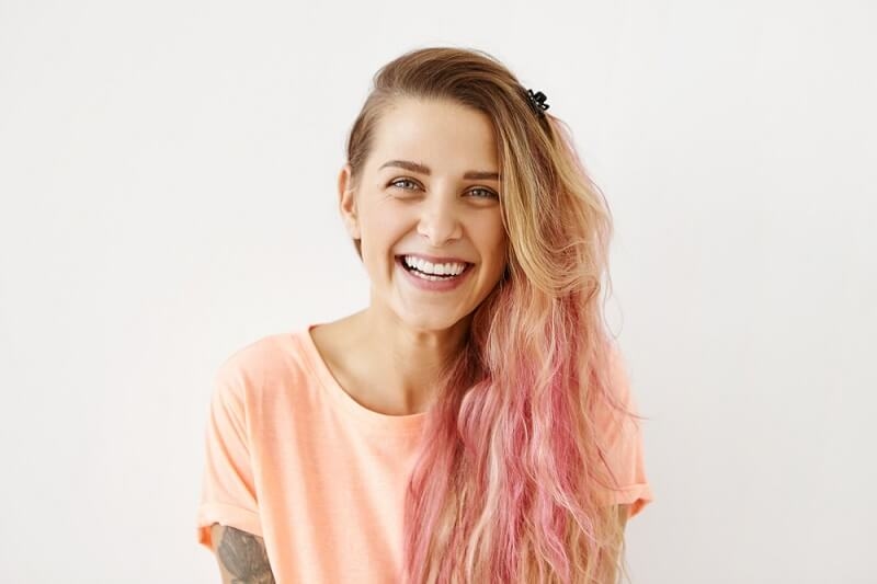 woman with side messy hairs