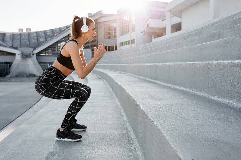 girl-using-headphone-for-exercise