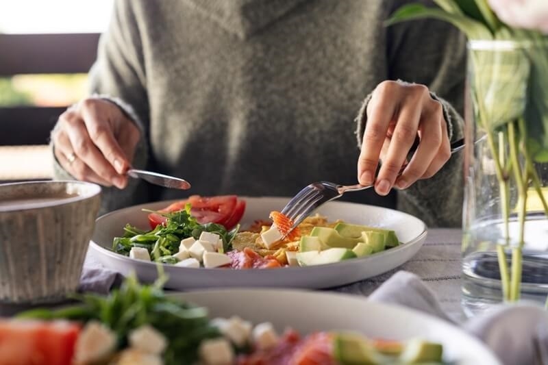 healthy-tasty-meals-with-fresh-herbs