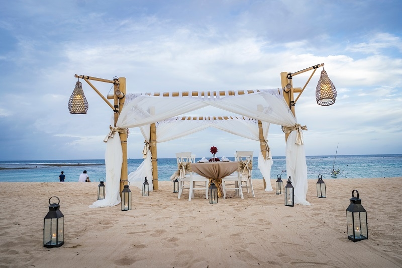 affordable destination wedding tips