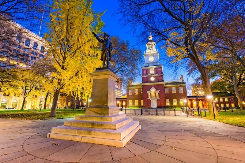 independence hall night view