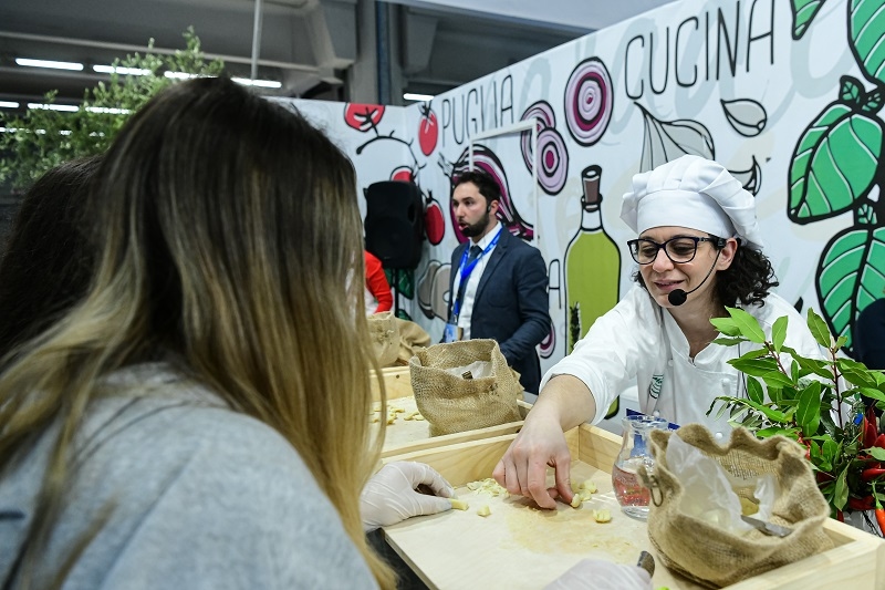 Fresh pasta making workshop at international Tourism Fair