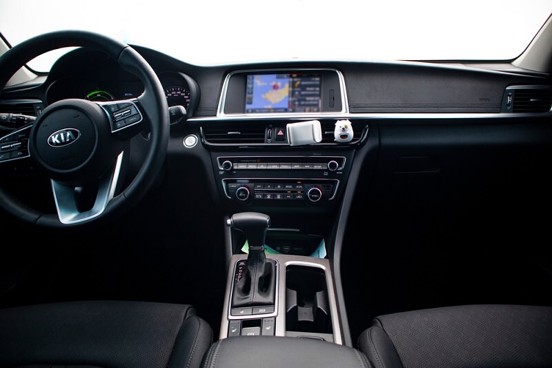 kia k5 driver assistance and ifotainment system