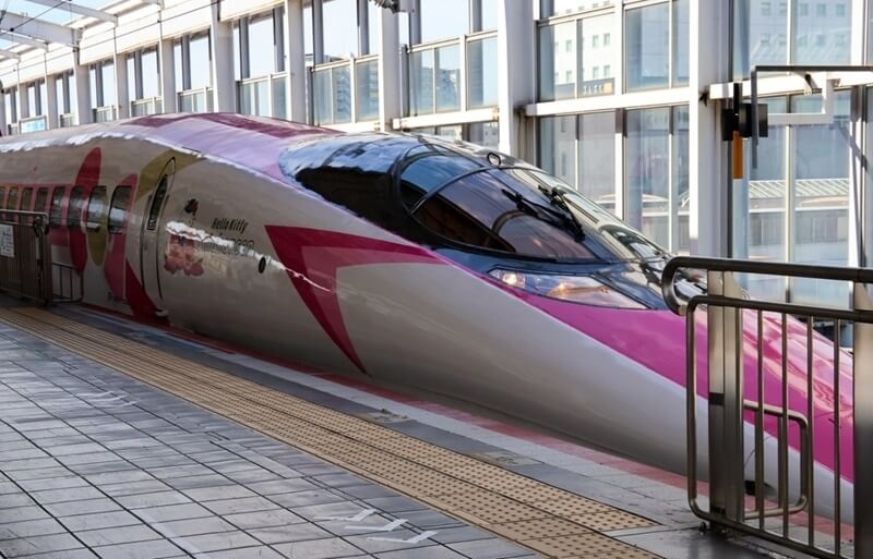 kingfisher-inspired-trains
