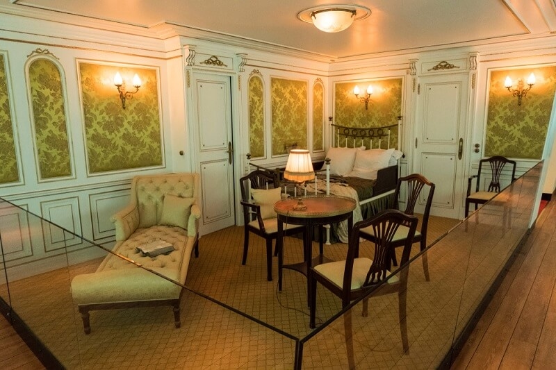 premium airport lounge