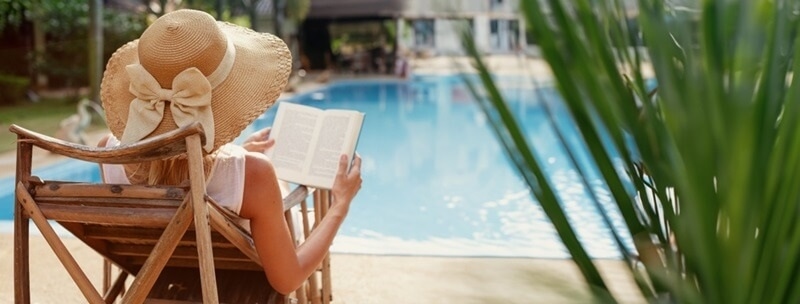 luxury-travel-womam-enjoying-luxury-hotel-poolside