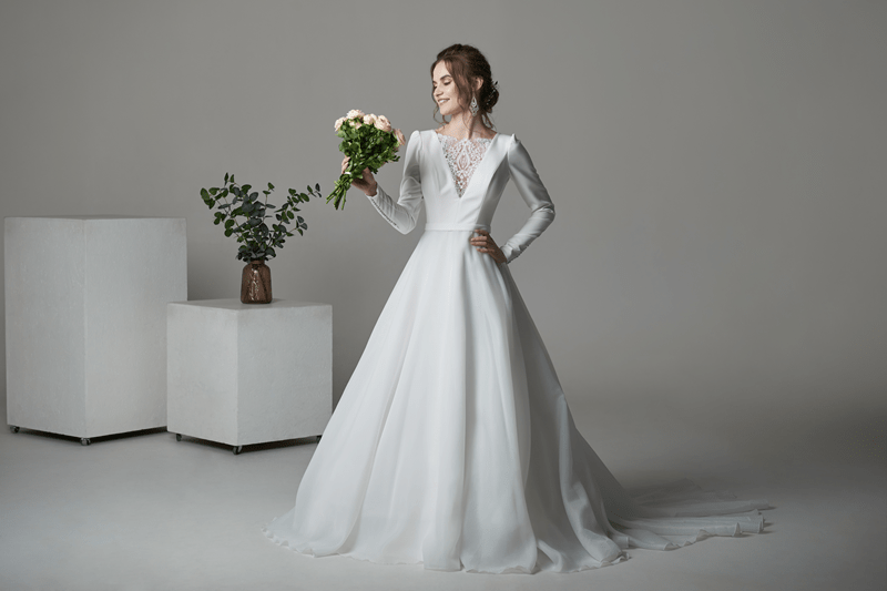 simple bridal gowns, clean line dresses, modern bride style, understated elegance, sleek wedding fashion