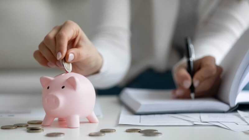 woman saving money on daily basis
