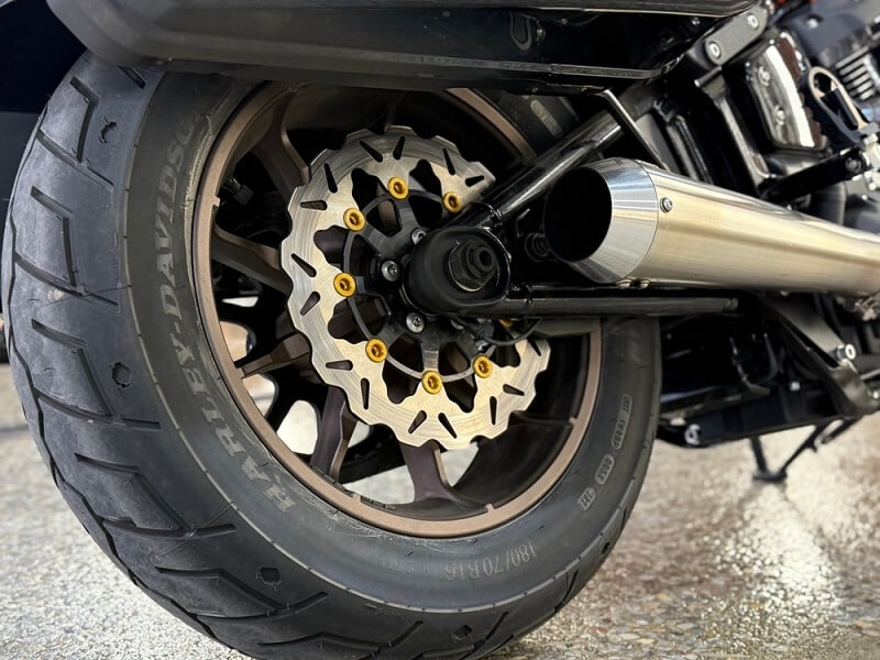 bike tyres disc brake locking pattern