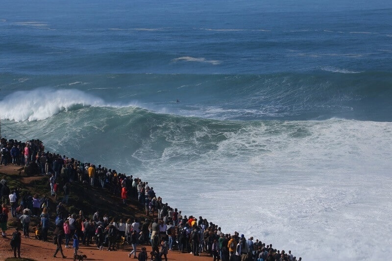 nazare-portugal-big-waves