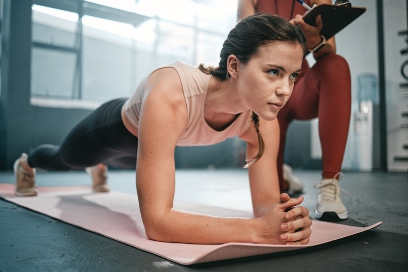 woman doing Plank