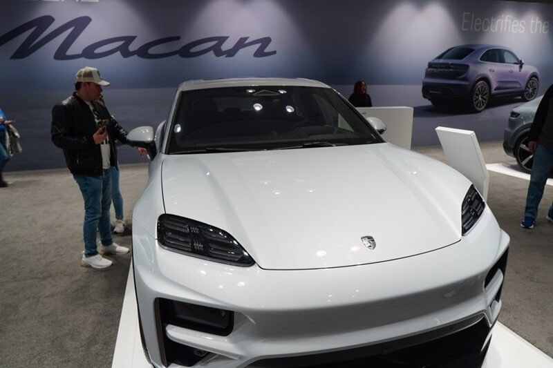 porsche-macan-ev-white