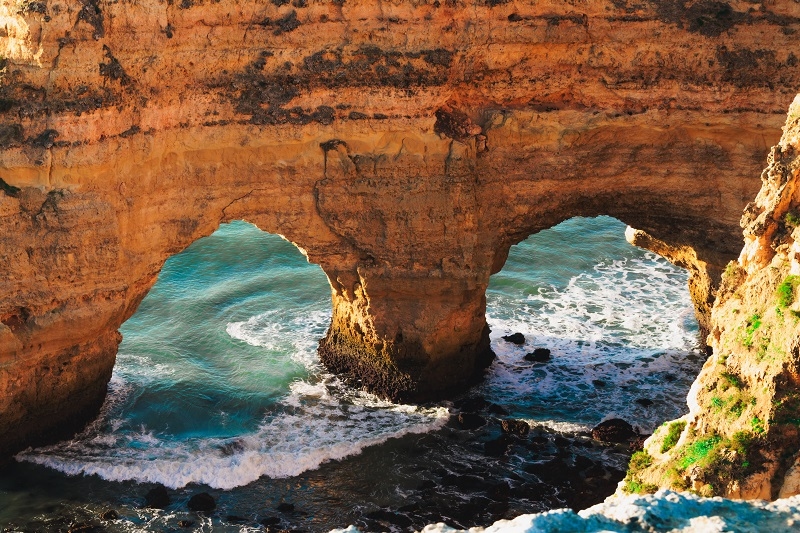praia da marinha cliffs