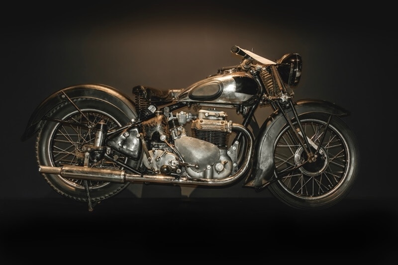 vintage-retro-motorcycle-review