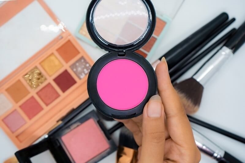 right-blush-shades-for-your-makeup