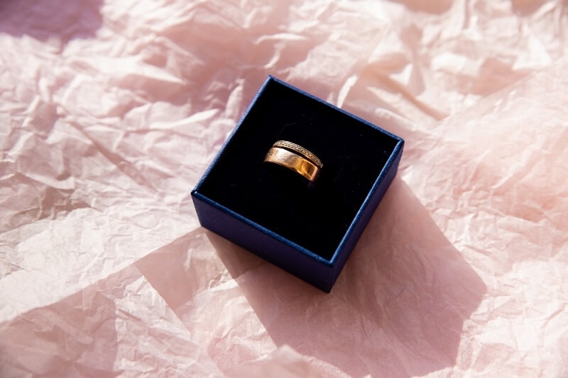 special ring for him on anniversary 