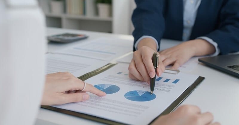 man understanding real estate growth for investment with agent
