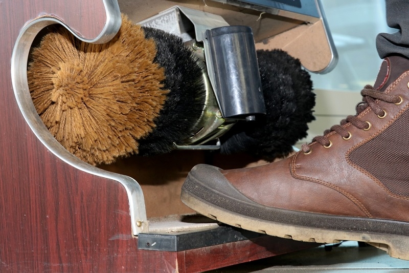 shoe shiner