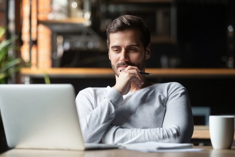 employees using time saving apps for his business