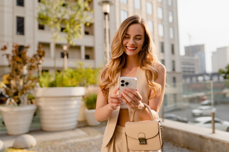 woman in summer fashion