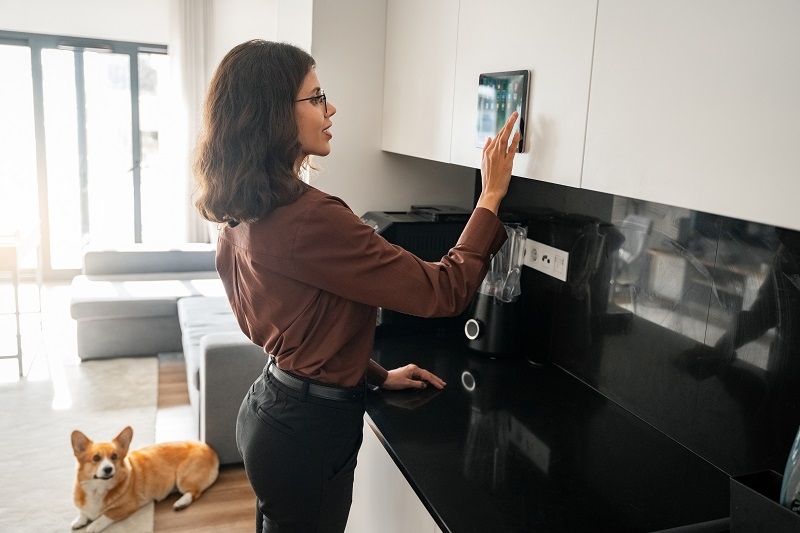 women using smart thermostat