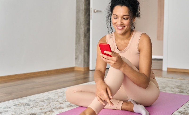 women using smart devices