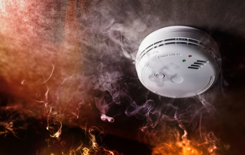 carbon monoxide smoke detector on cieling