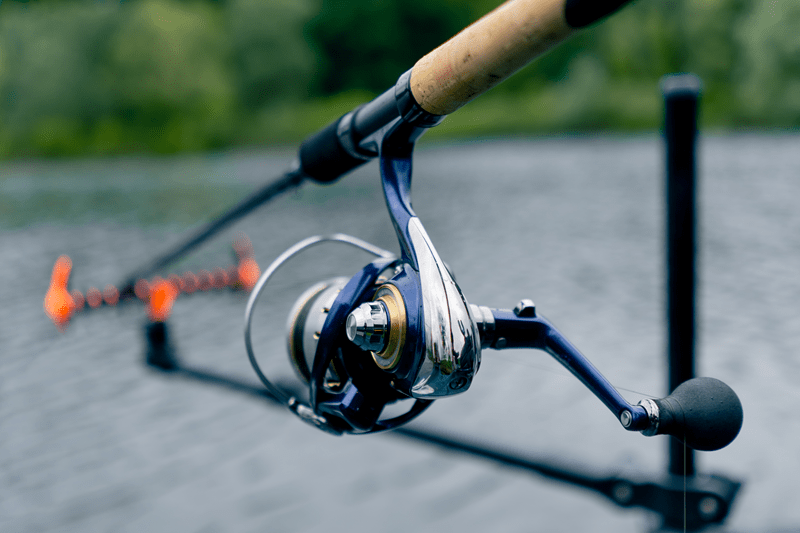 spinning reel tips, lure retrieval techniques, freshwater spinning, spinning setup basics, casting accuracy