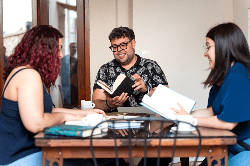 honest book reviews, no spoiler reviews, book rating guides, reader opinions, book review blog