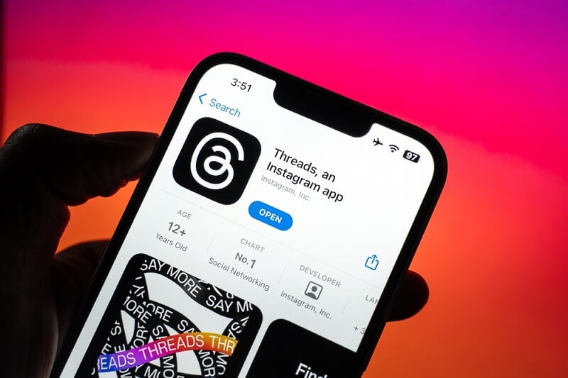 thread ratings and downloads in smartphone app store