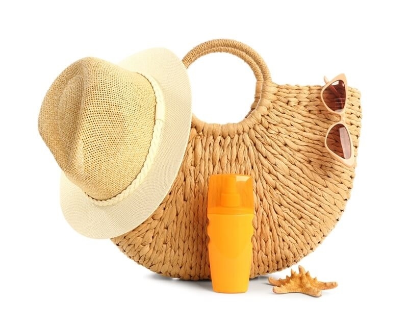 tinted-sunscreen-with-bag