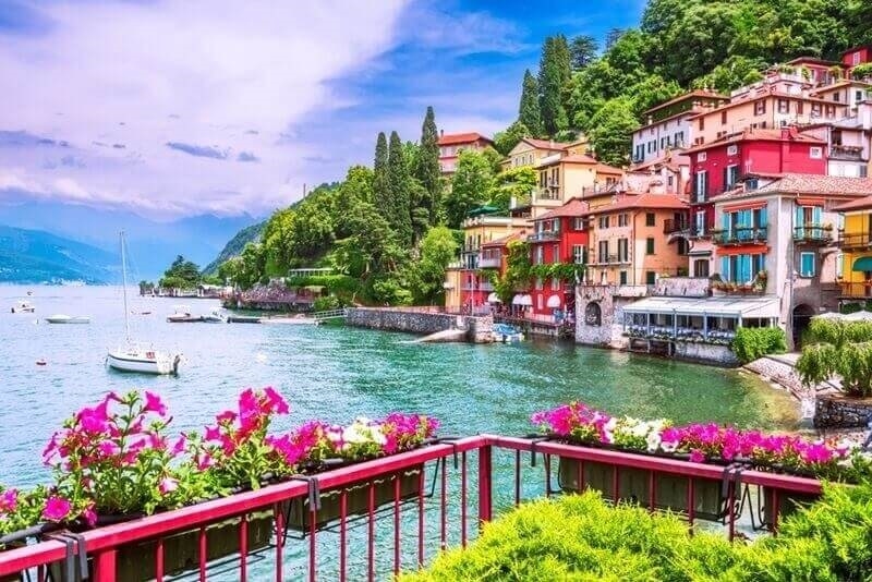 varenna-lake-como-italy-for-romantic-couple