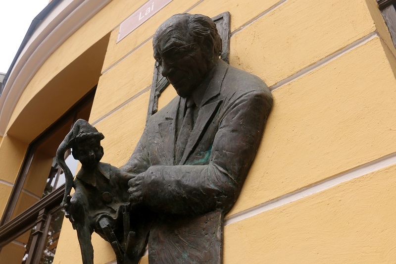 Sculpture of puppeteer Ferdinand Veike outside the Tallinn Puppet Museum