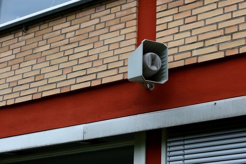 wall-mounted-outdoor-speakers