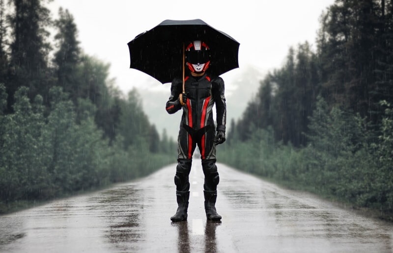 waterproof-jackets-and-pants-for-bikers