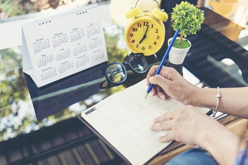 woman preparing wedding checklist