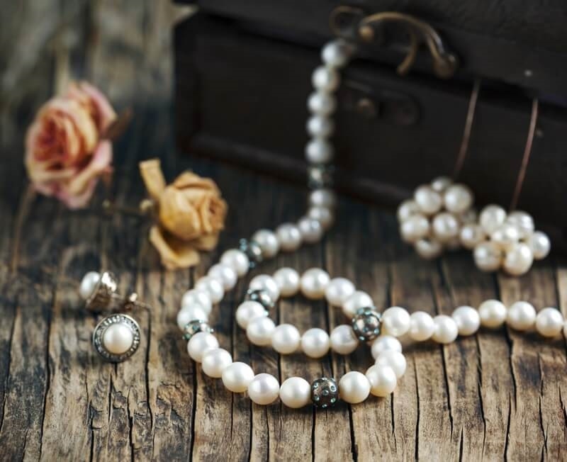 white-pearl-jewelry