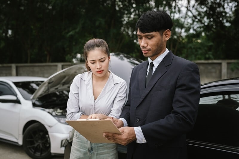 woman-applying-for-claim-for-damage-car