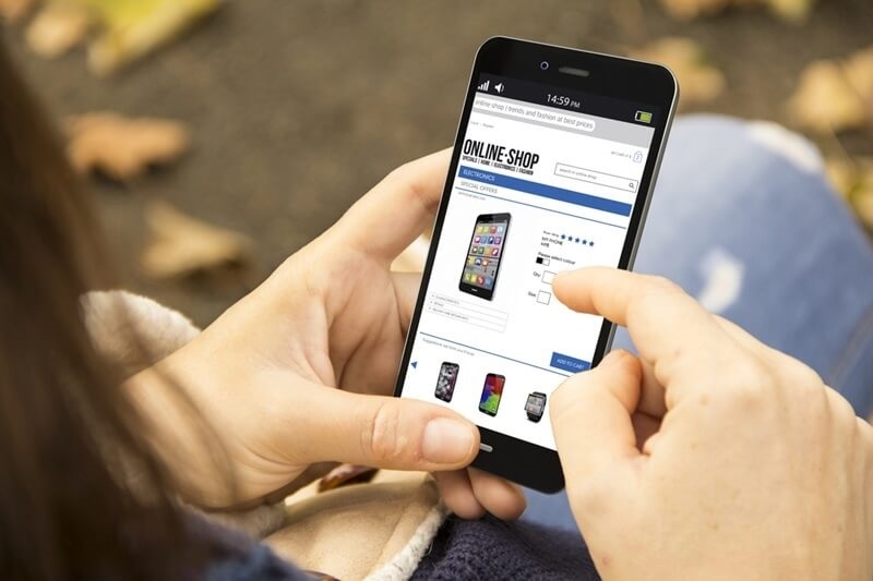 woman-buying-mobile-online