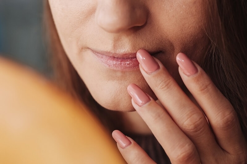 woman feeling her lips rotten