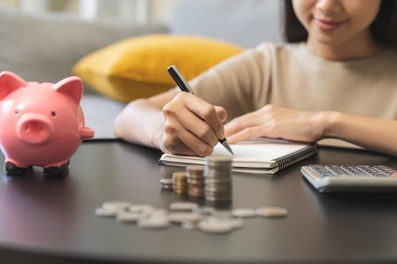 woman-managing-insurance-deductibles