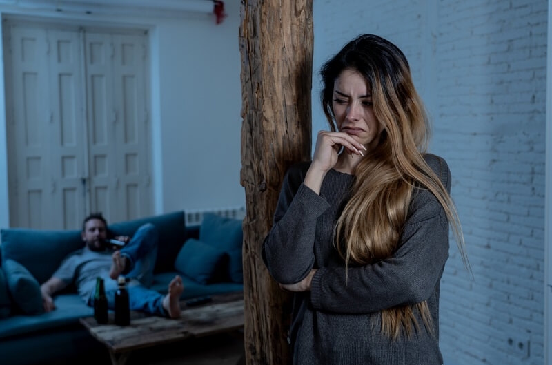 woman crying and keeps her away from verbal abuse 