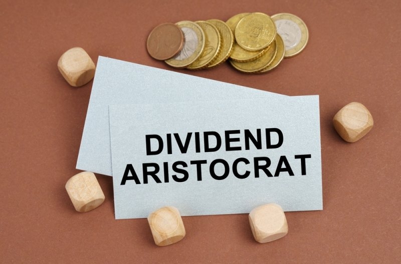 Text Dividend Aristocrat printed on a white paper