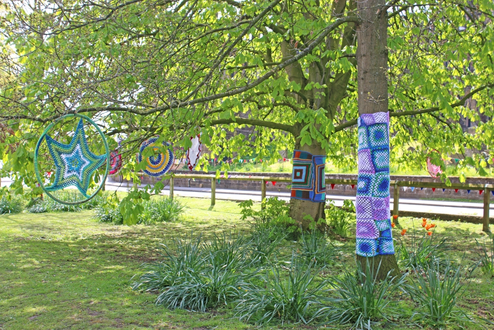 Yarn bombing