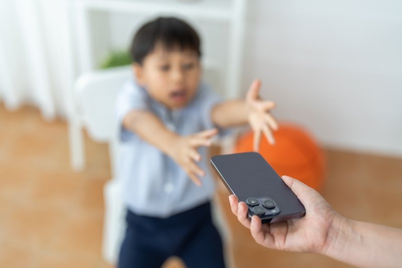 Parental controls for smartphone screen time and child safety
