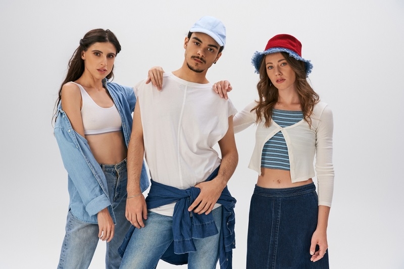 young kids in streetwear fashion 