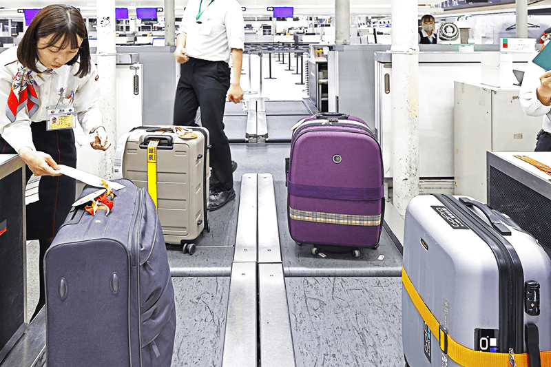 checked-baggage-vs-carry-on